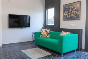 Brand-New Spacious 3 Bd Apt in Piraeus