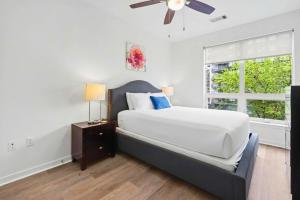 Modern Stamford Stay Near Dining & Train