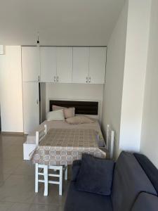 Leo Apartments