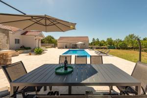 Holiday Home Marija with pool