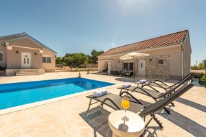 Holiday Home Marija with pool