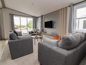 Cedar Lodge 2 Bedrooms with hot tub