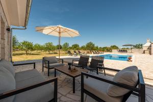 Holiday Home Marija with pool