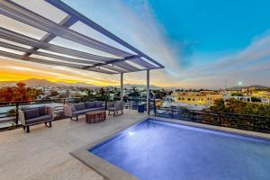 Downtown Condo with Great Views, Shared Pool, Hot Tub, & Grill
