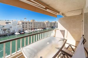 WELCS APARTAMENTO 382 EMP con vistas al canal