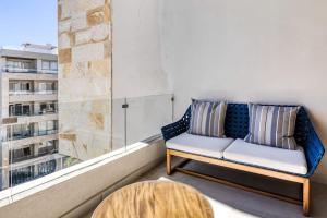 Exquisite Apartment with Balcony, TV, WiFi, Heated Pool & GymFitness Room