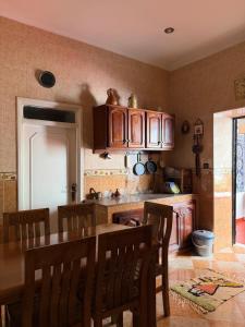 Giant House, Private Patio & Ultra-Fast Wi-Fi