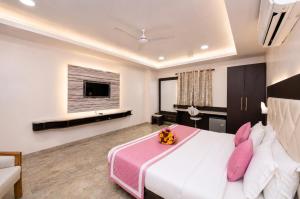 NEW BEST HOTEL - THE B-INN - Premium & Best Comfortable and Luxury Stay - Near Kashi Vishwanath Temple & Ganga Ghat Varanasi - Free Room Service & Wi-Fi - BEST HOTEL IN VARANASI