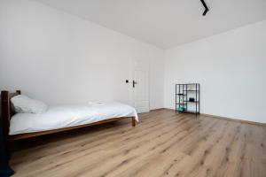 Łódź Homely Apartment by BookingHost