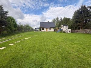 Nowy dom domek Sajzy 34 na Mazurach, balia ogrodowa z funkcją jacuzzi