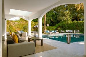 beach-side 5 Bedroom villa