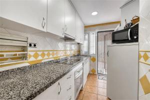 3160 Elegant Seafront House