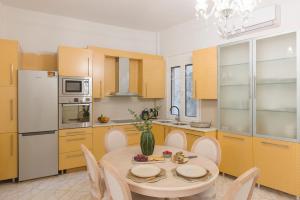 Elegant 3BR Apartment by the White Tower