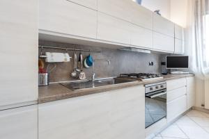 Hostdomus - Mariblù -with private parking
