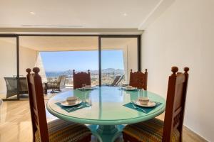 Charming Coastal Resort with Ocean Views, Pool, Gym and Shared Amenities