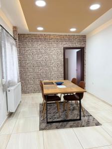 F & B Collection - 2BR Fast Wi-Fi Penthouse