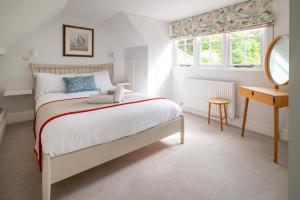 Swift Host - Blakeney - Sleeps 12 - Pet Friendly - Garden