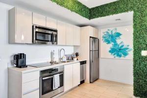 1BR North View Balcony Resort Pool & Beach