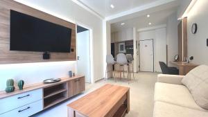 Modern Bright 1BR next to Pasalimani & Marina Zeas