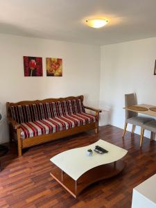 Ajsis House