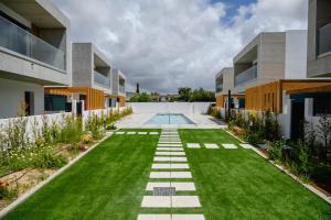 Detached house in a private condominium