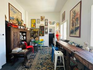 BRIC à BRAC eclectic rooms