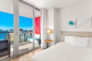 Bright 1BR - Sunset View -Beach Access