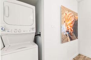 Bright 1BR - Sunset View -Beach Access
