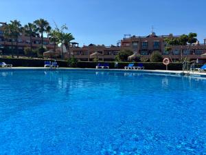 Penthouse Paradiso: 2BR Oasis in Casares del Sol