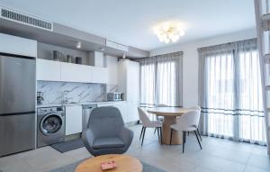 Stylish City-Centre Apartment with Private Terrace, Pool & Parking