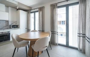 Stylish City-Centre Apartment with Private Terrace, Pool & Parking