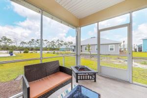 Lovely coastal home with pool access fast WiFi screened patio & great location