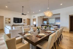 Luxury Coastal Retreat - Pool & World-Class Golf