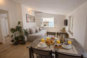 La finestra sul Lago by Theater Home