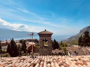 La finestra sul Lago by Theater Home