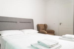 Quiet City Stay with Private Garage and 5 Min to Center