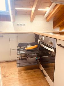 Serene Luxury Loft, Near Airport, Free Parking