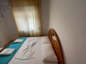 J&M Sea View Rooms
