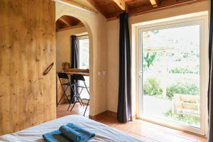 Cozy house in beautiful valley, close to the beach