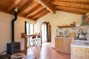 Cozy house in beautiful valley, close to the beach