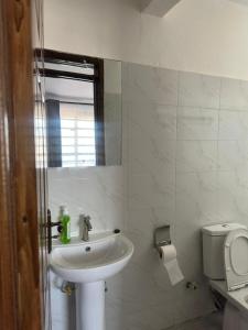 Zully Homestay Studio Apartment in Utawala Near JKIA Airport & SGR Terminus - Free Parking & Fast Wi-Fi
