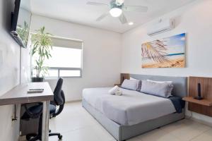 4 Bedroom Holiday Home with Private Pool and Great Location - fits 10