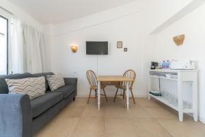 Golden Sea View - Studio with Beach & Pool Included
