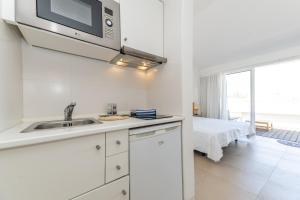Golden Sea View - Studio with Beach & Pool Included