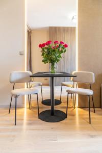 Modern Studio with Balcony 10 Min Walk Main Station