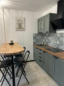 Appartement avec 1 chambre climatisé au cœur d Aigues-Mortes avec parking