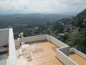 KANDY Holiday Residence - Sirimalwatta