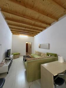 Ivas Home