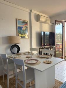 Appartement avec vue sur les iles dor, climatisation et parking