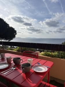 Appartement avec vue sur les iles dor, climatisation et parking